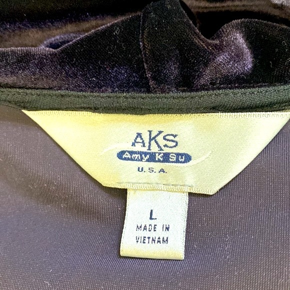 Deep purple caviar velvet open front jacket with ruffle and rosebud - Picture 5 of 7